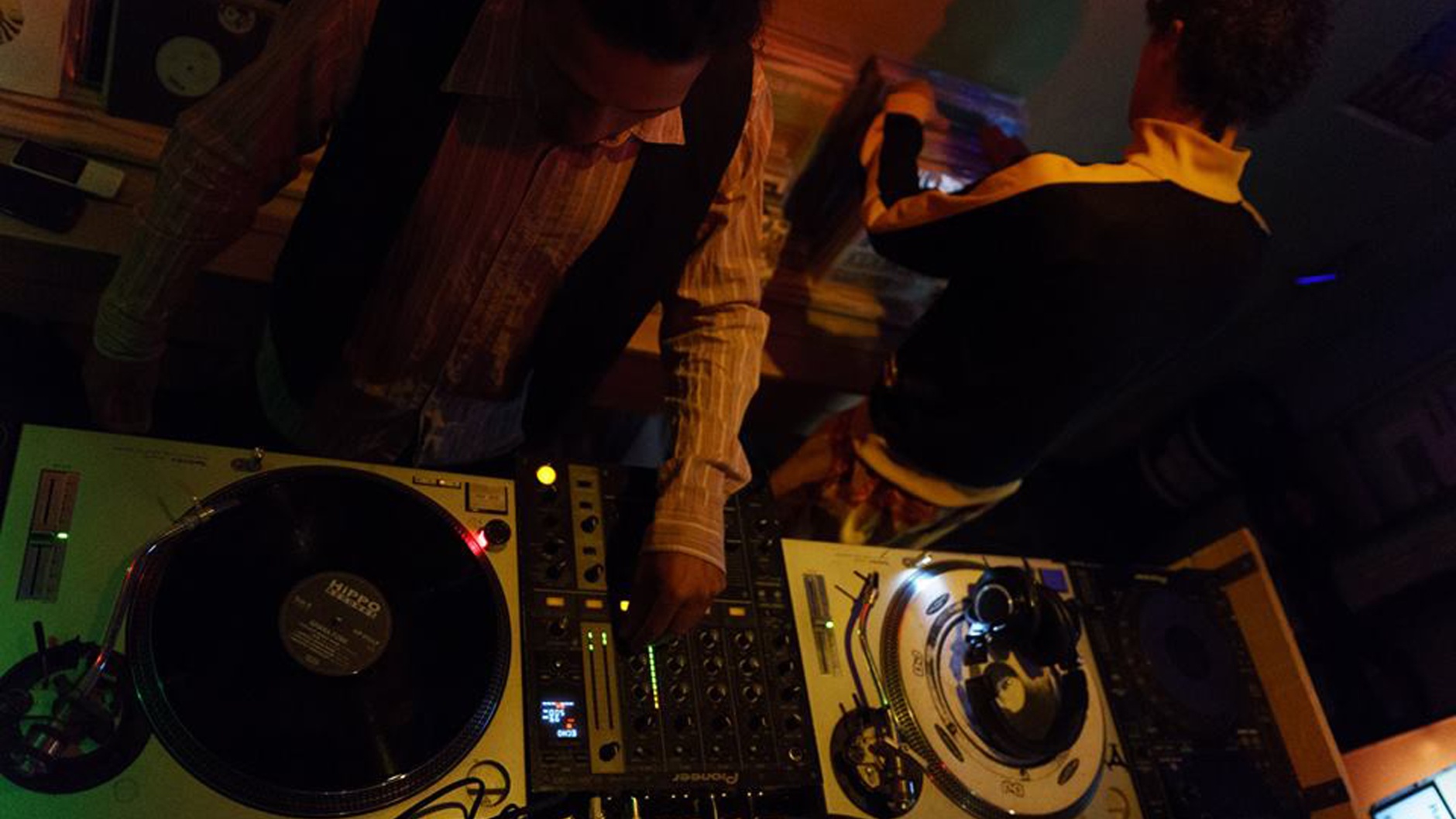 Sonido Resistencia / Uhuru Sound Resistance