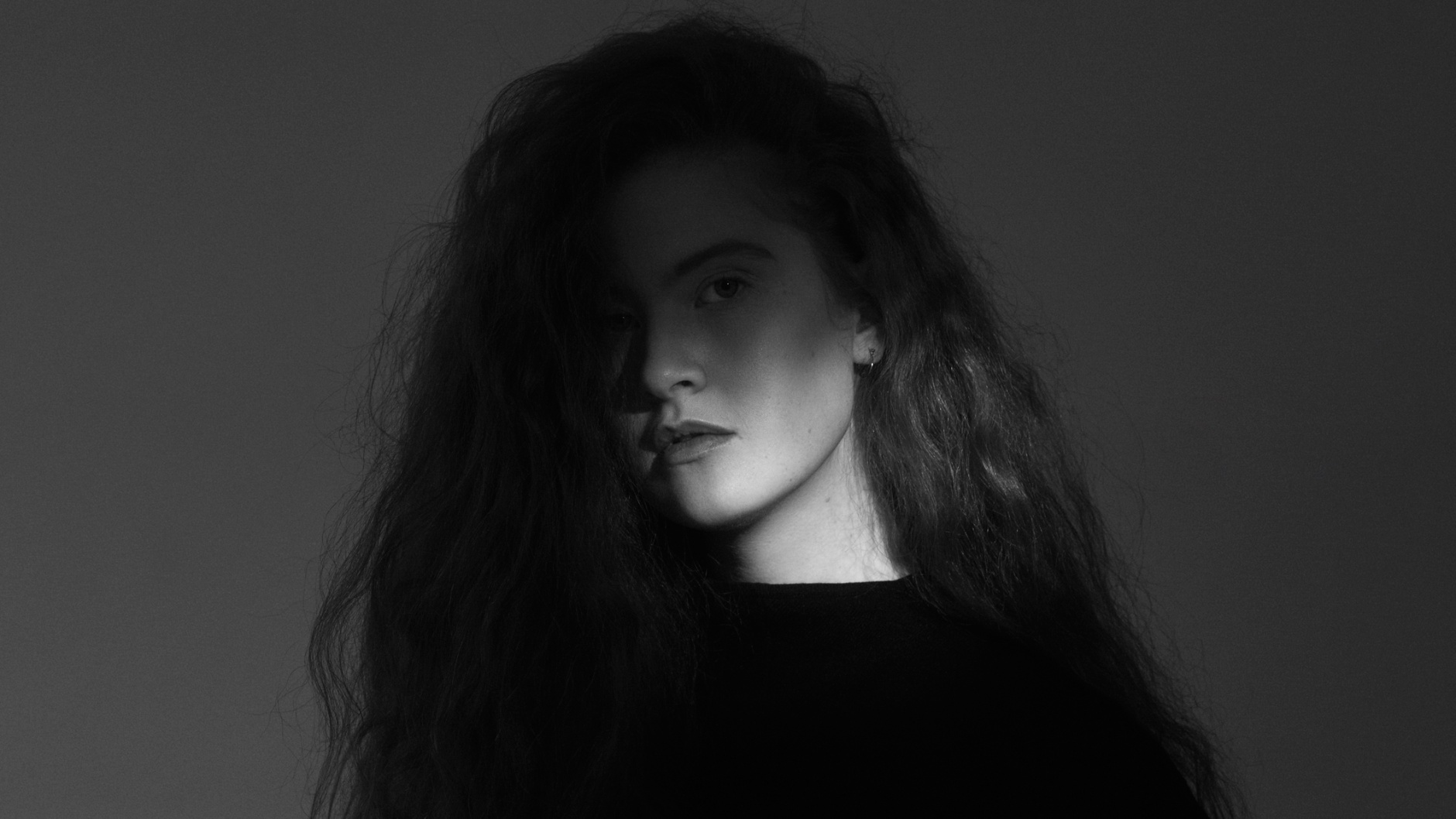 Red Moon (ex Debrah Scarlett)