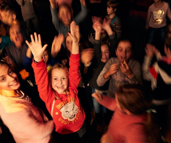 «... macht Schule!» bringt Primarschüler*innen in den Club zum Konzert © Samuel Bramley
